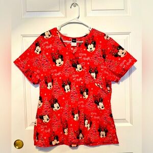 Disney XL Christmas Scrub Top – Mickey & Minnie Holiday Cheer! Merry and Bright